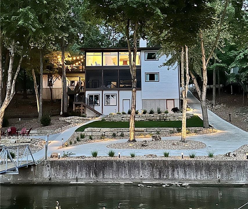 1st image of 1073 Country Club Dr