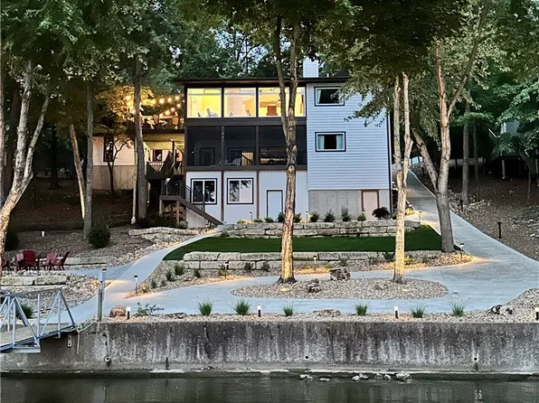 1073 Country Club Dr, Lake Ozark, MO 65049