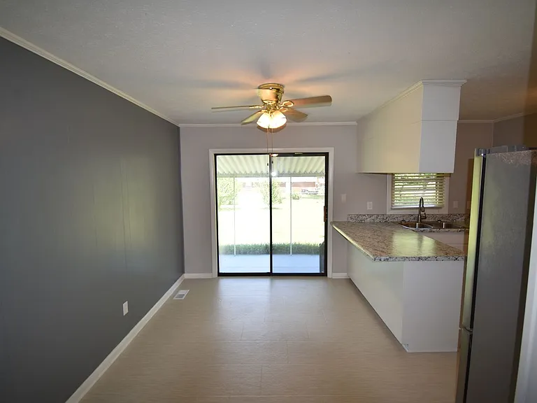 328 Desmond Dr — Photo 5