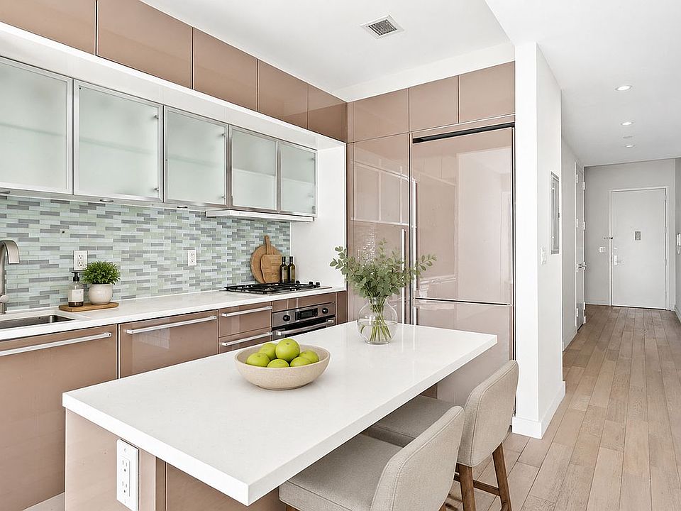 2nd image of 75 Wall St #31A