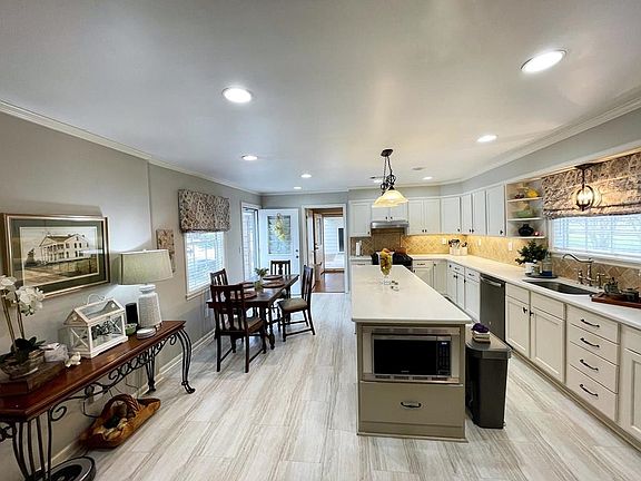 5th image of 103 Deer Creek Dr
