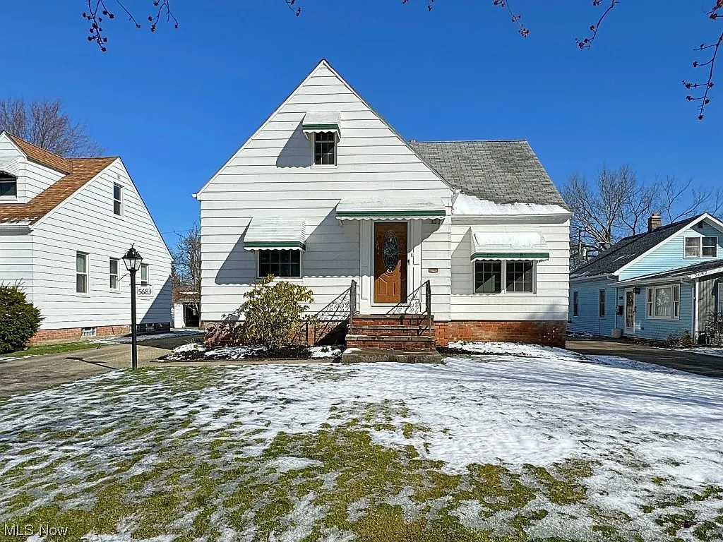 5683 Shawnee Dr photo 1