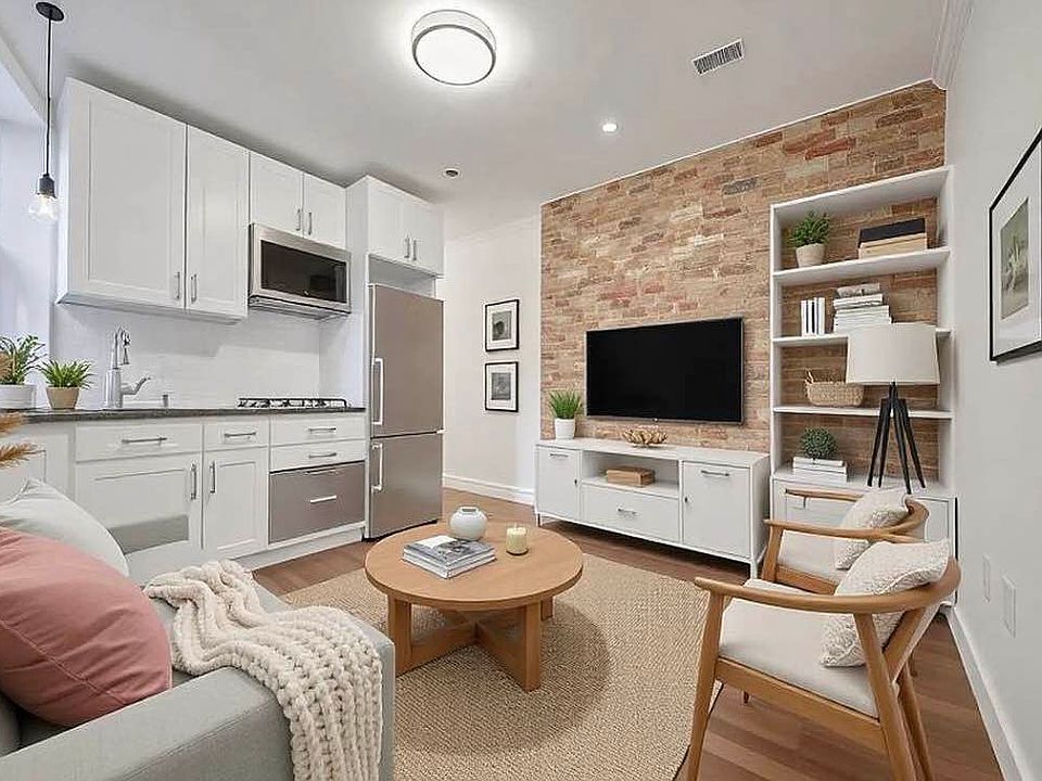 1st image of 500 E 11th St APT 5