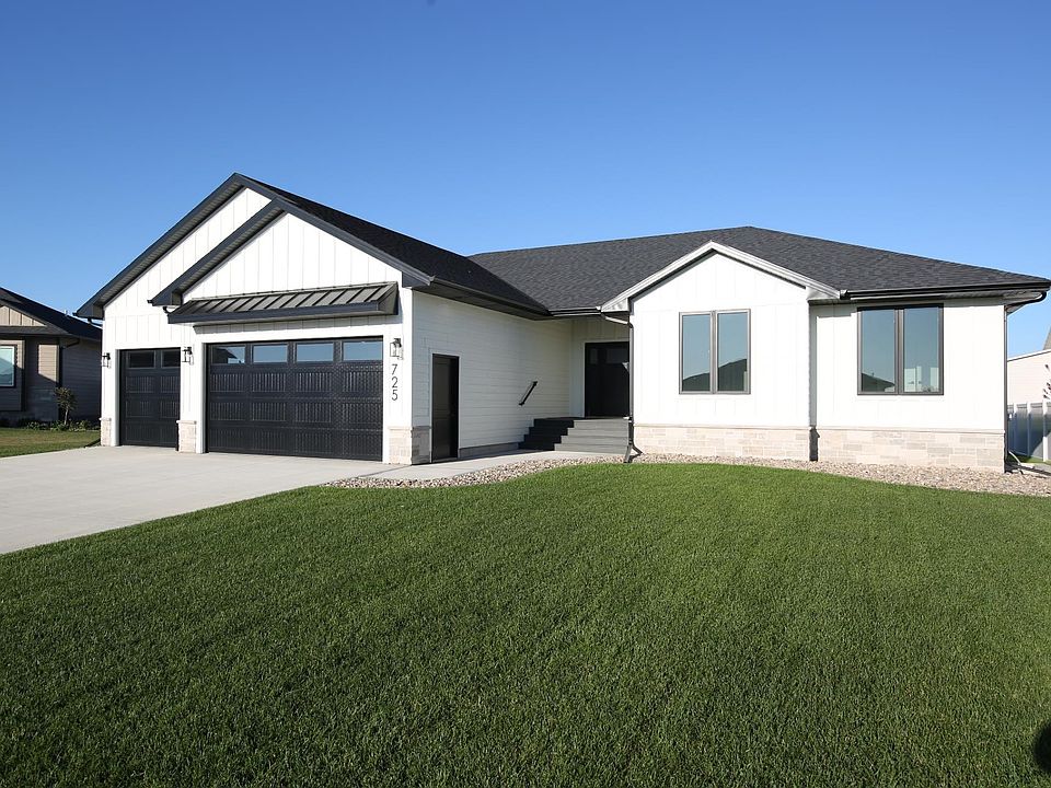 1st image of 725 Granite Cir