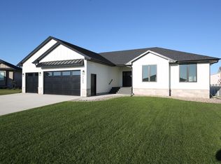 725 Granite Cir, Tea, SD 57064