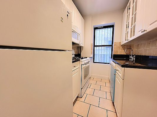 5th image of 137 E 29th St #X