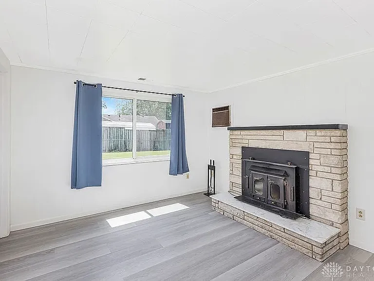 2090 Mattis Dr — Photo 19