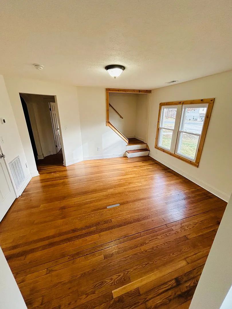 Spacious 4BR Home Near Downtown Blacksburg & Virginia Tech — Photo 4