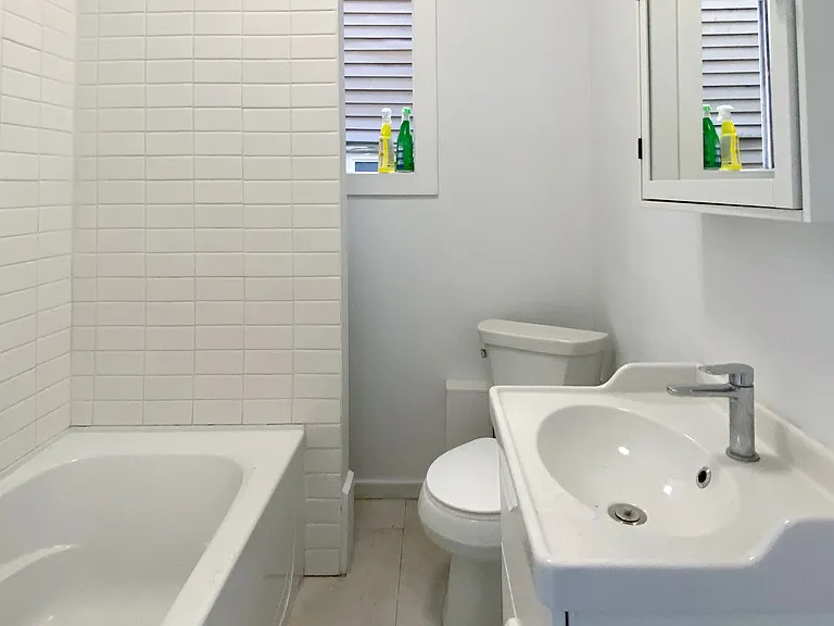 236 Princess Ave — Photo 9