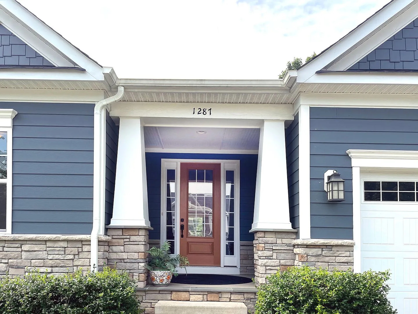 1287 Penfield Lane - Single Level Floorplan! — Photo 2