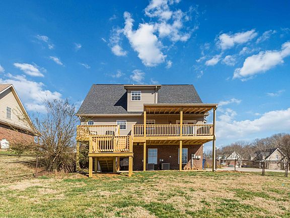 4th image of 386 Whisper Woods Dr