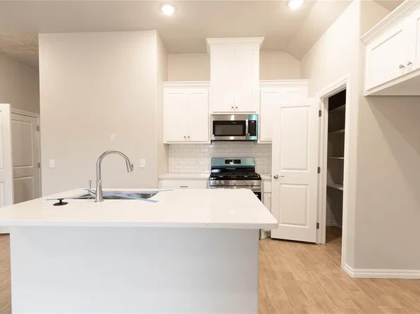 10344 SW 56th St, Mustang, OK 73064