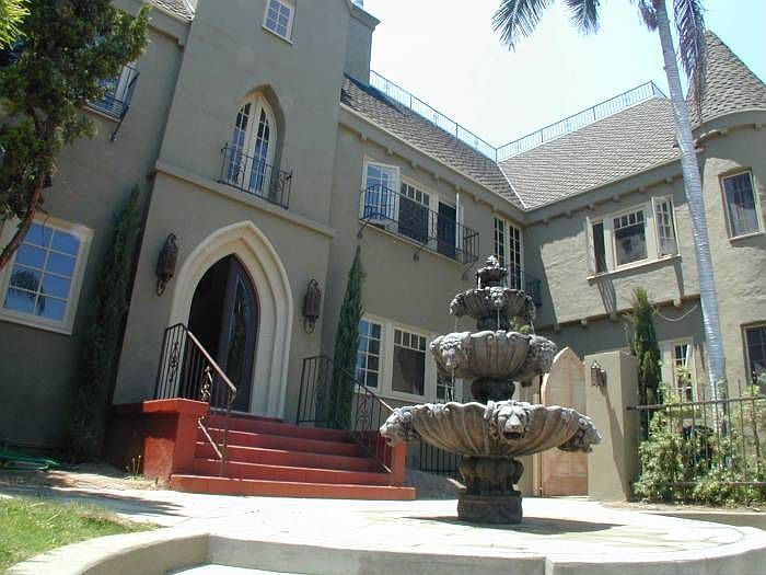 Historic/Awarded Gothic!