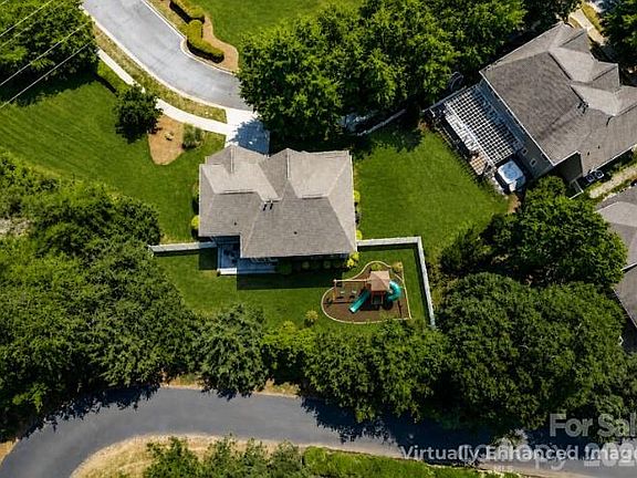 5th image of 8611 Covedale Crossings Cir