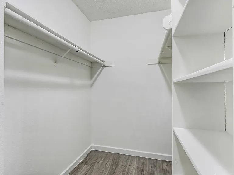Country Club Apartments — Photo 50