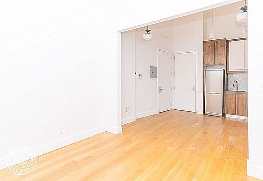 3rd image of 943 Willoughby Ave #778