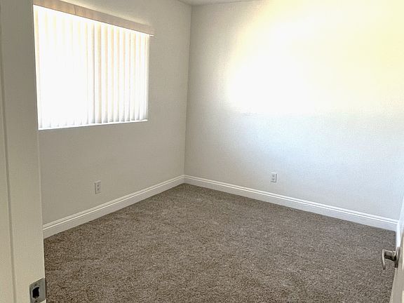 4th image of 481 Palm Ave #8