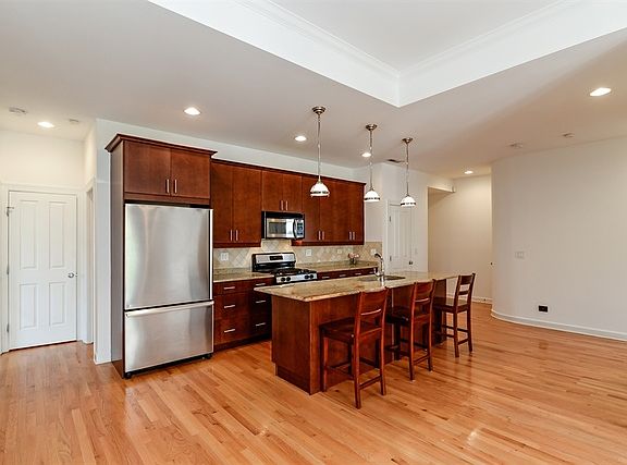 4th image of 2008 W Homer St N #2B