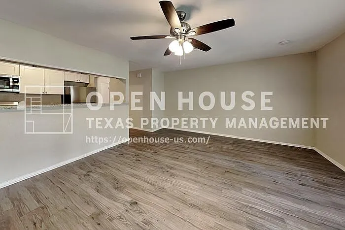 3419 Shadowcrest Ln — Photo 4