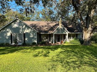 4407 Woodfield Dr, Hahira, GA 31632