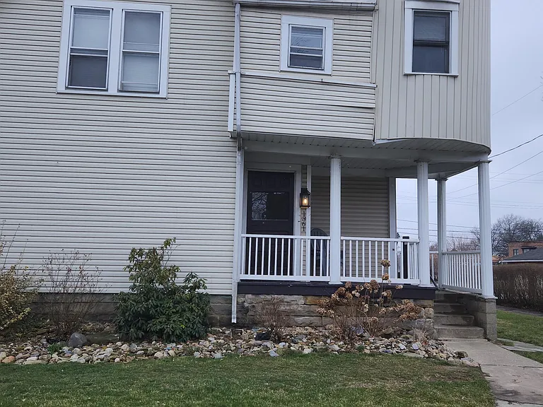 1361 Woodland Ave NW — Photo 6