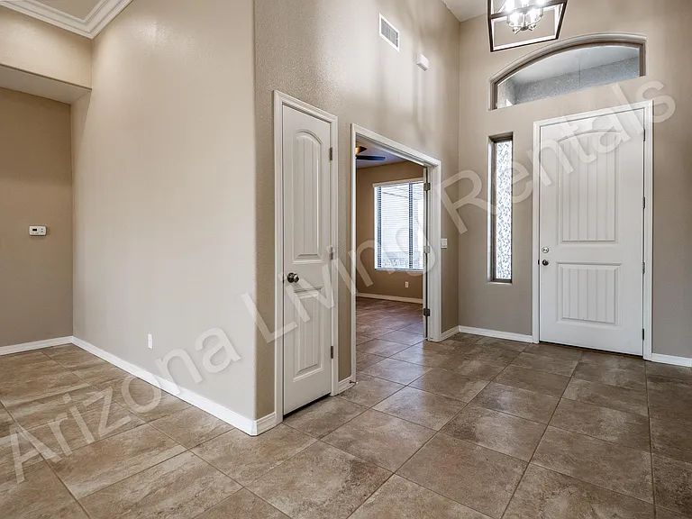 1726 E Aloe St — Photo 9