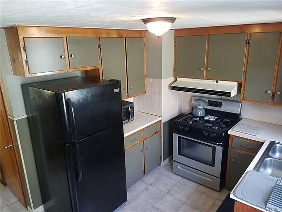 3rd image of 28 Boll St