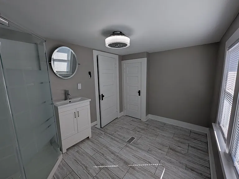 709 Pendleton Ave — Photo 5