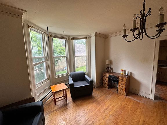 3rd image of 128 W Gilman St #B6e093fdb