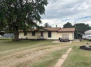 609 E Lakeview Dr, Great Bend, KS 67530