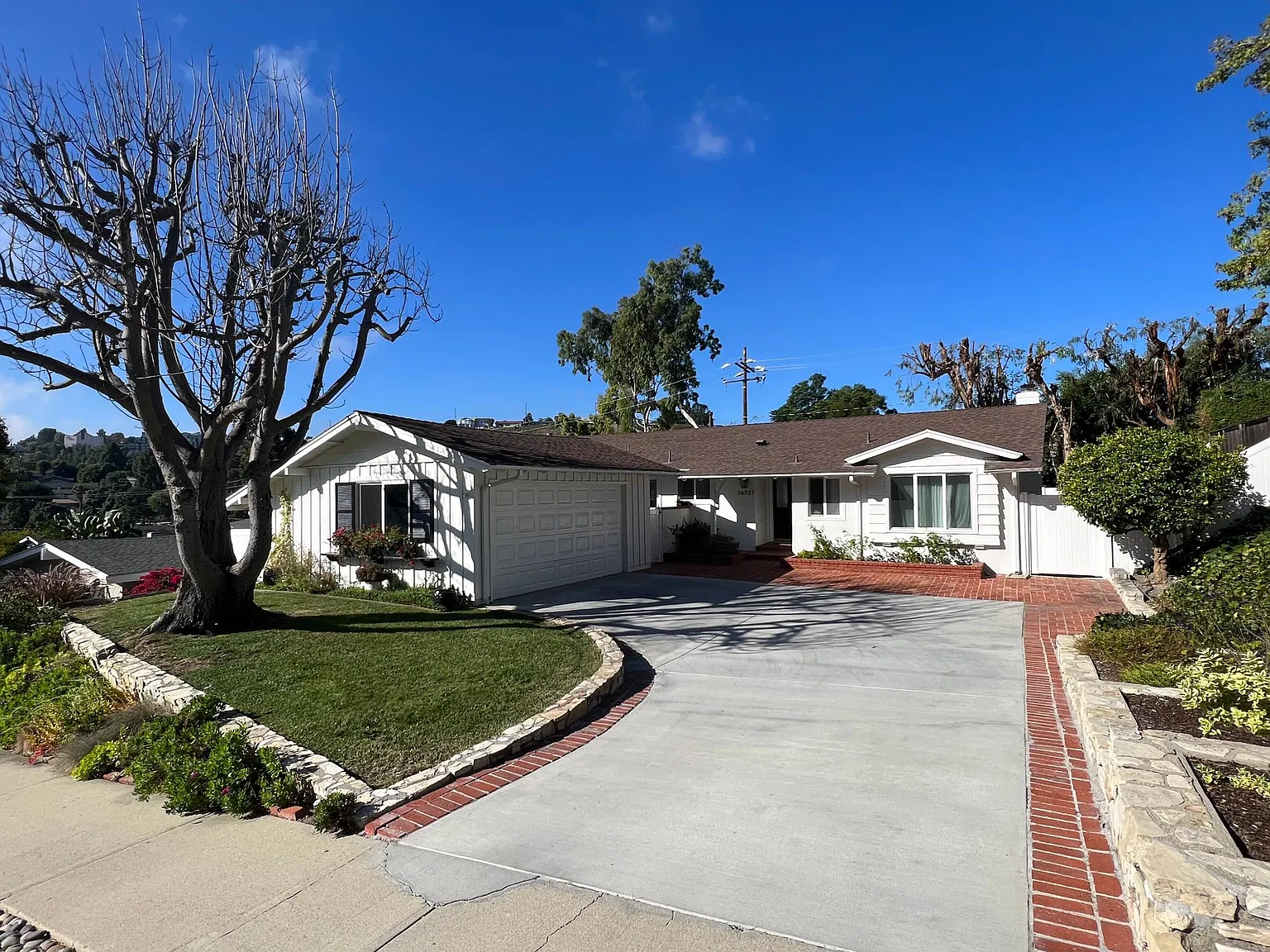 3 bed, 1395 sqft, $6,100 — Photo 1