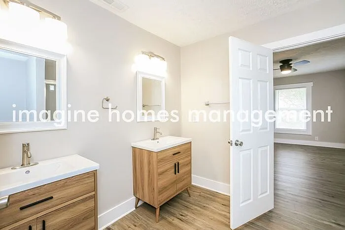 1118 N Parker Ave — Photo 16