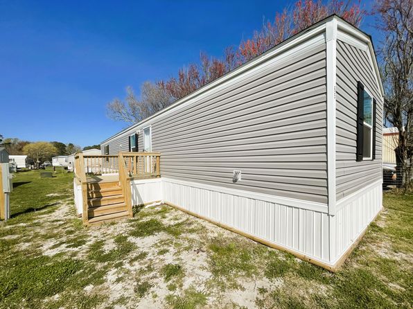 1200 N 20th St #65, Morehead City, NC 28557