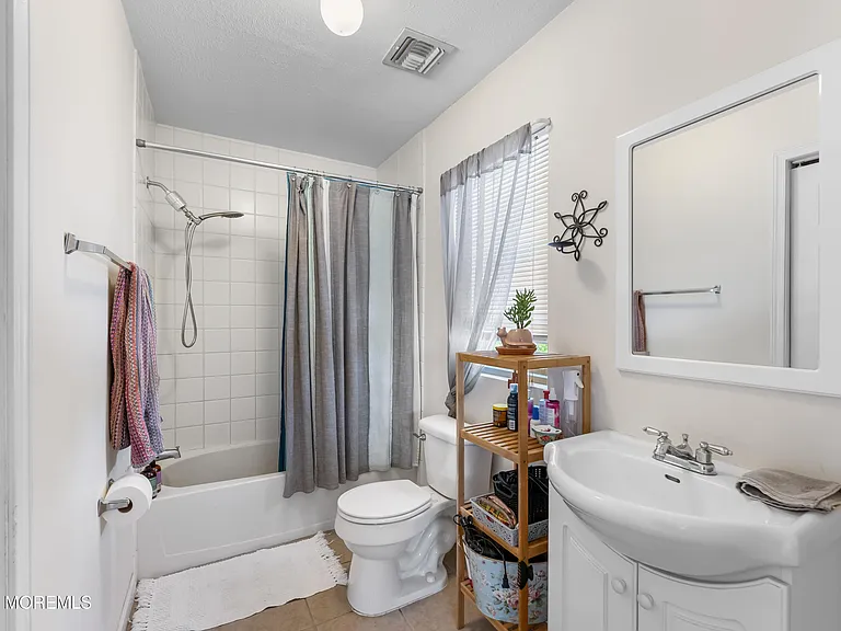 105 Wayside Dr — Photo 22
