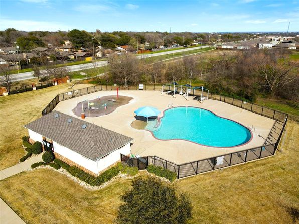533 Creekbend St, Crowley, TX 76036