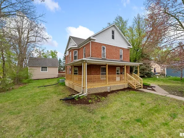 110 W 11th St S, Muscatine, IA 52761