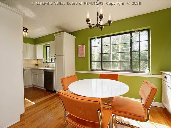 3rd image of 2 Briar Hill Rd