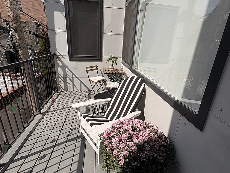 4406 N Clark St #2 — Photo 10