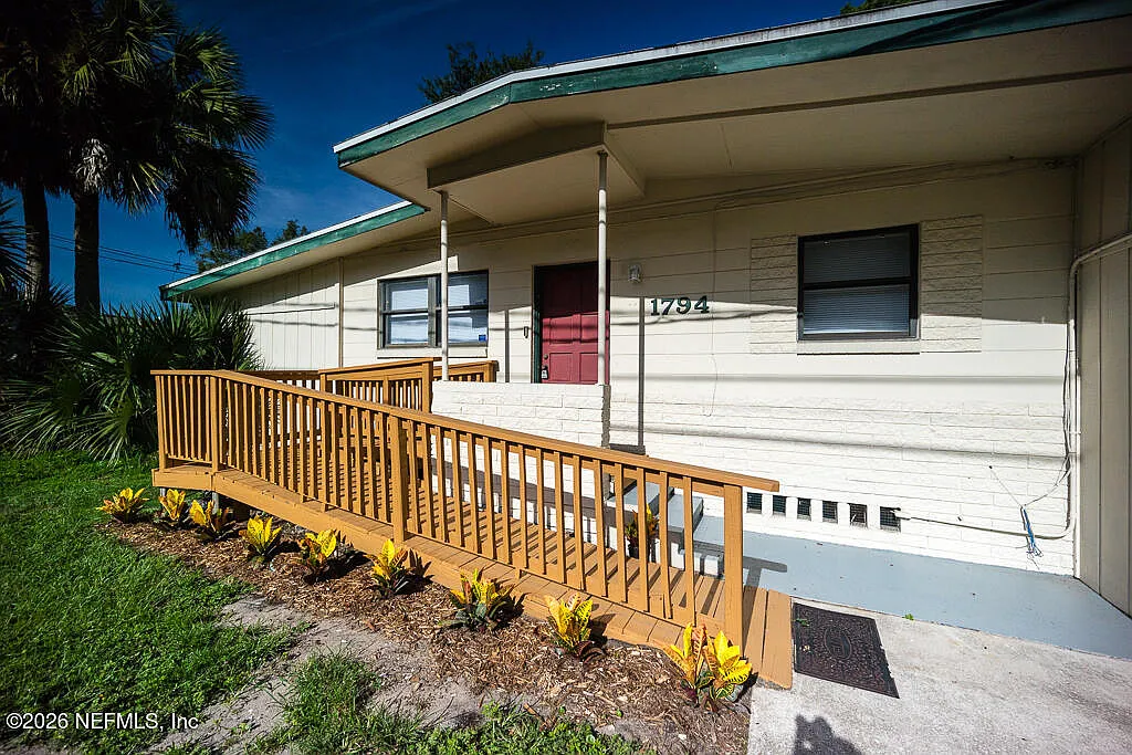 3 bed, 2.0 bath, 2224 sqft, $2,400 — Photo 4