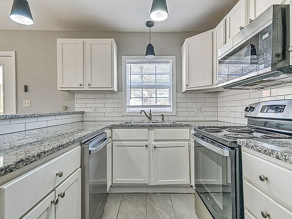 5th image of 1011 1/2 E Unaka Ave