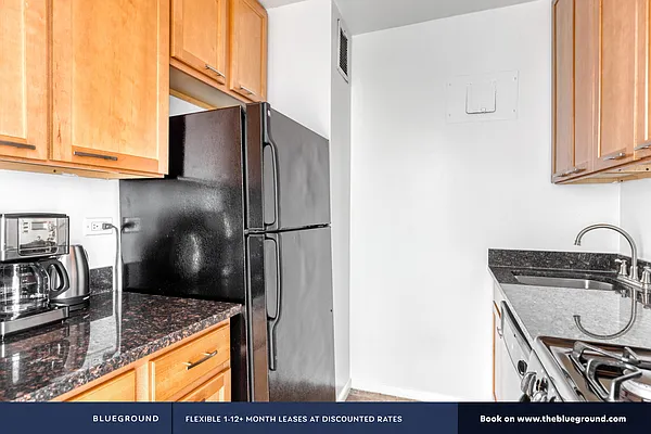 Rented by The Blueground | media 8