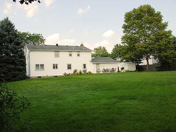 2nd image of 26 Winterberry Cir