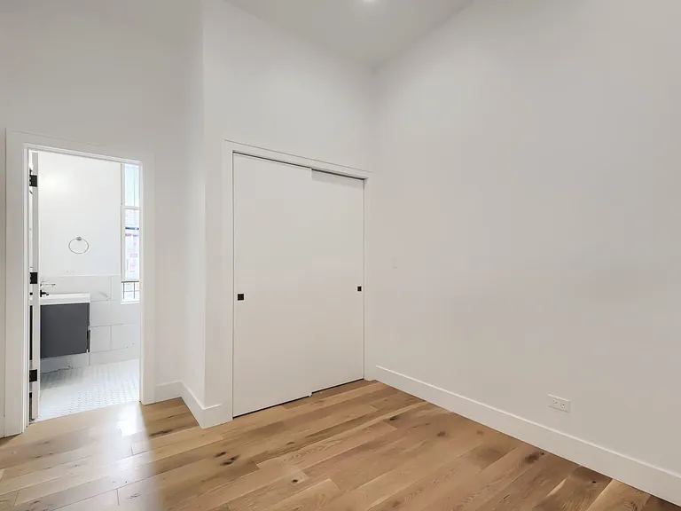 6740 N Sheridan Rd #2N — Photo 12