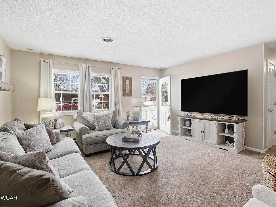 1st image of 821 Poppy Dr