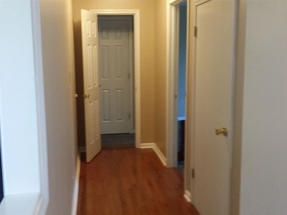 4th image of 372 Velmas Way