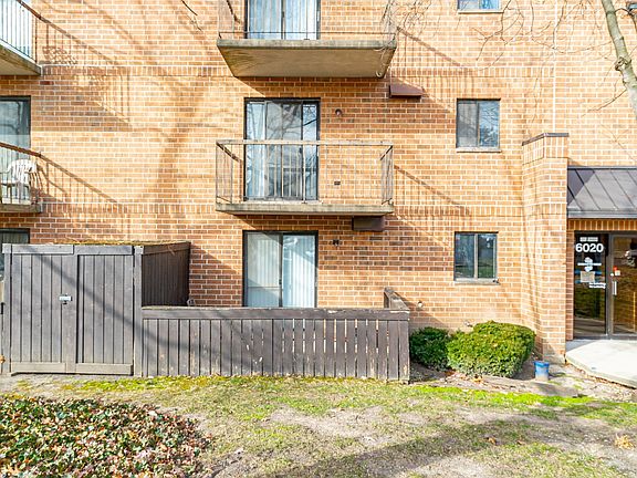 2nd image of 6020 Lake Bluff Dr Unit 202