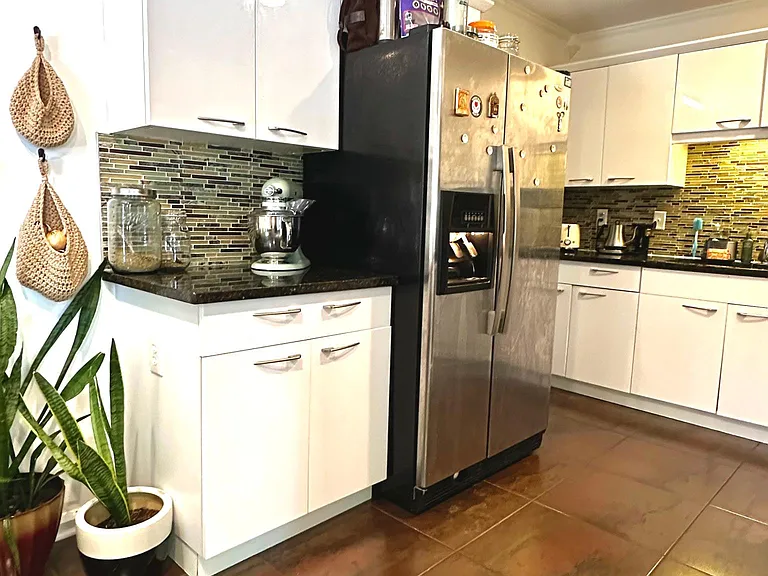2614 Myra St — Photo 10