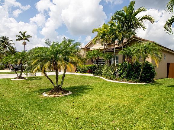 3rd image of 2910 Fairways Dr #2910