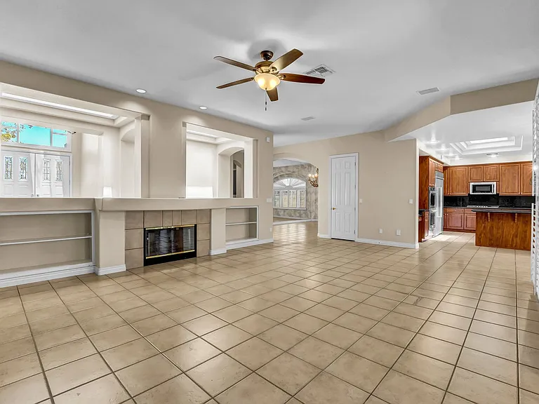 9101 Crystal Lake Ct — Photo 19