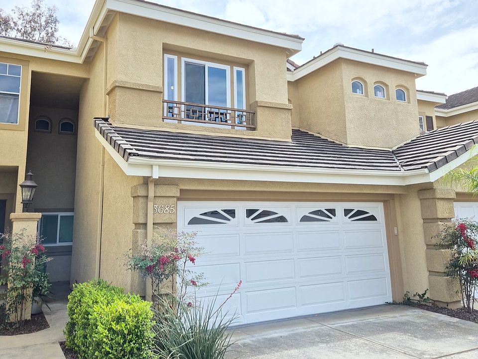 Town home with two car garage. New garage door opener.